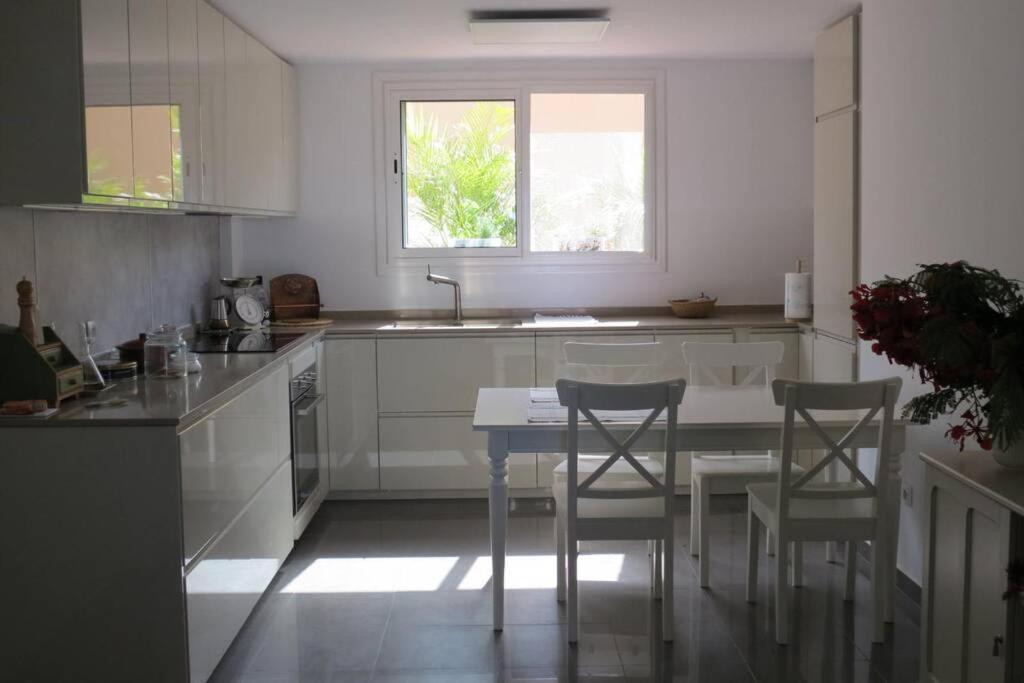 Luxury House With 3 Bedrooms, Sea Wiew And Swimming Pool In A Quiet Residence Puerto de Santiago  Bagian luar foto